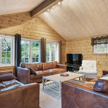 Six Bedroom Sinnes