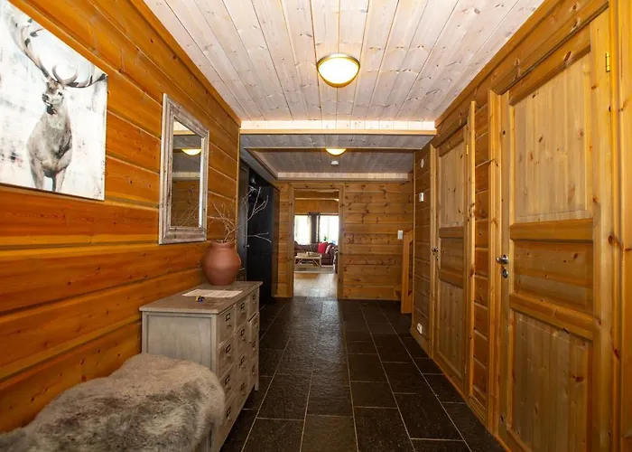 Villa Six bedroom Holiday Cottage